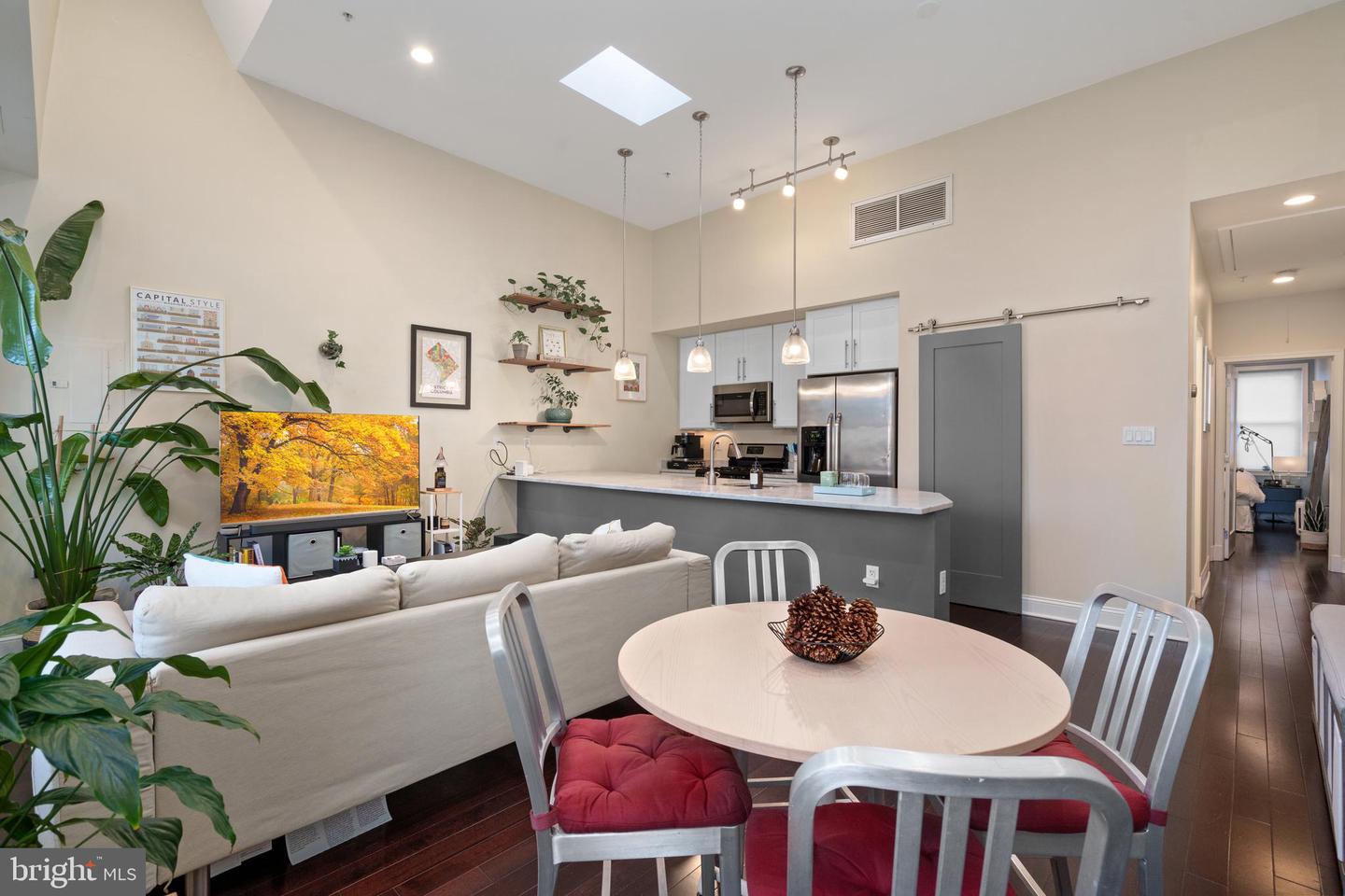 1345 PENNSYLVANIA AVE SE #6, WASHINGTON, District Of Columbia 20003, 2 Bedrooms Bedrooms, ,2 BathroomsBathrooms,Residential,For sale,1345 PENNSYLVANIA AVE SE #6,DCDC2203540 MLS # DCDC2203540