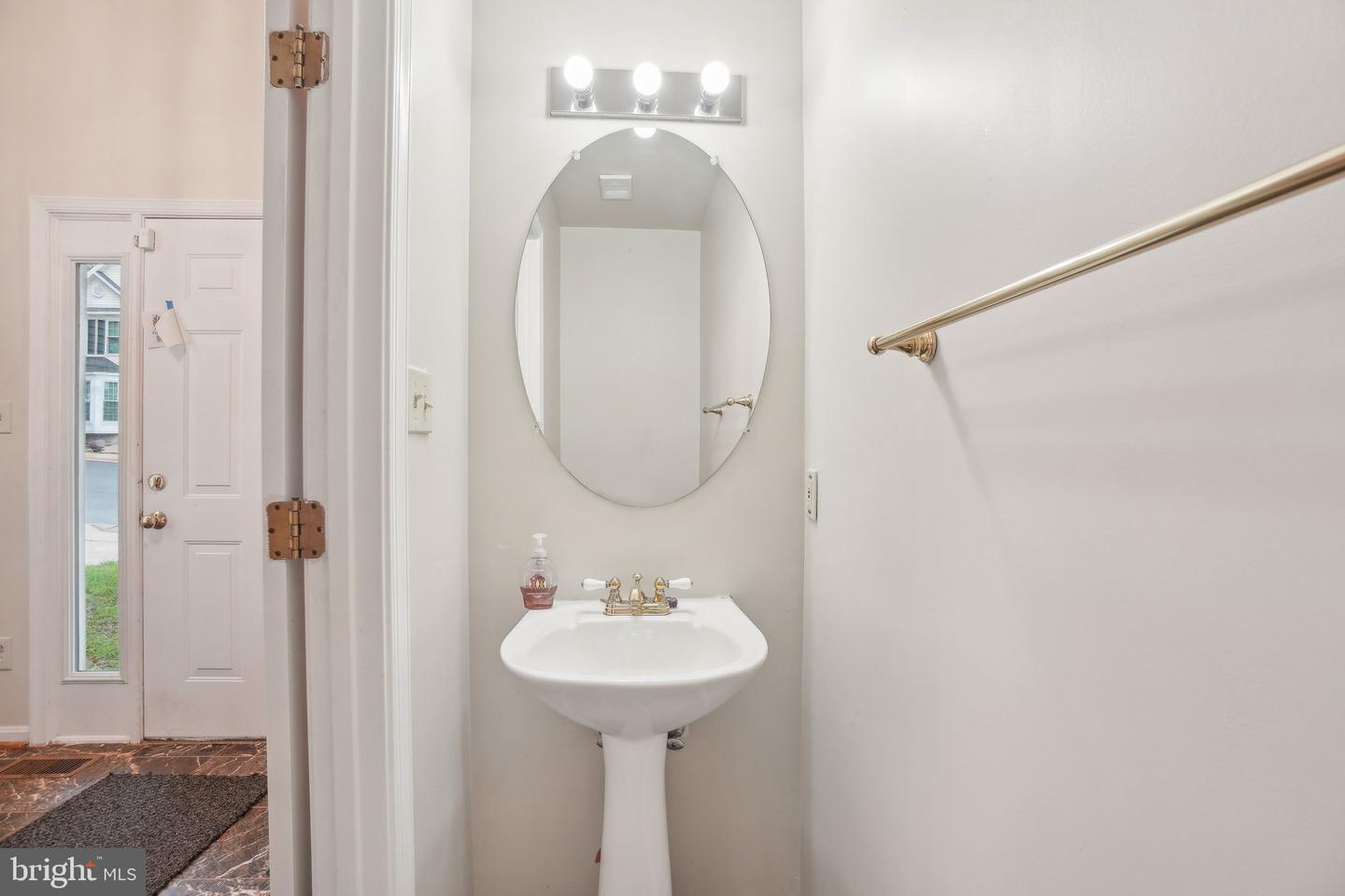 6002 HONNICUT DR, CENTREVILLE, Virginia 20121, 4 Bedrooms Bedrooms, ,3 BathroomsBathrooms,Residential,For sale,6002 HONNICUT DR,VAFX2244702 MLS # VAFX2244702