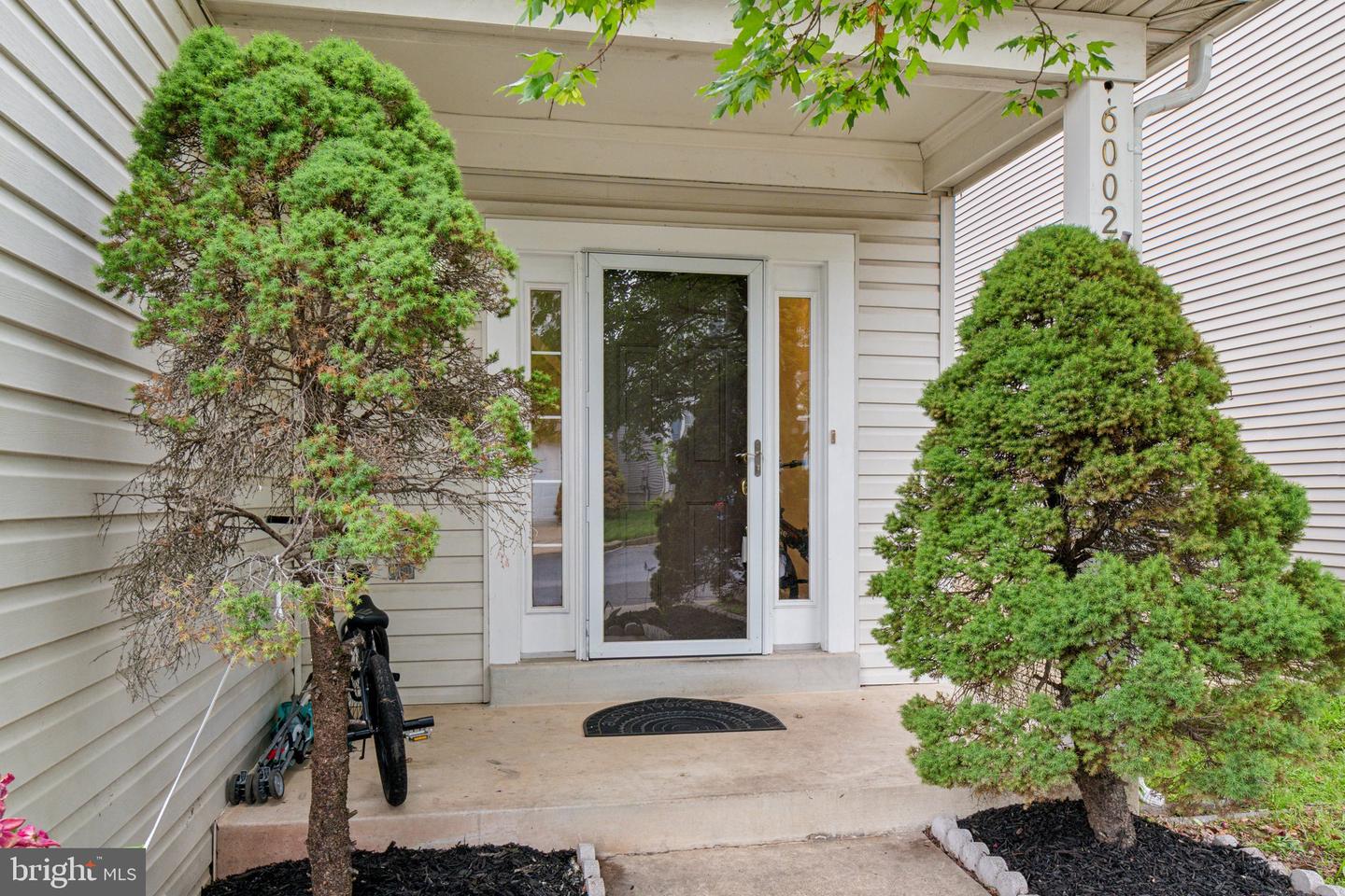 6002 HONNICUT DR, CENTREVILLE, Virginia 20121, 4 Bedrooms Bedrooms, ,3 BathroomsBathrooms,Residential,For sale,6002 HONNICUT DR,VAFX2244702 MLS # VAFX2244702