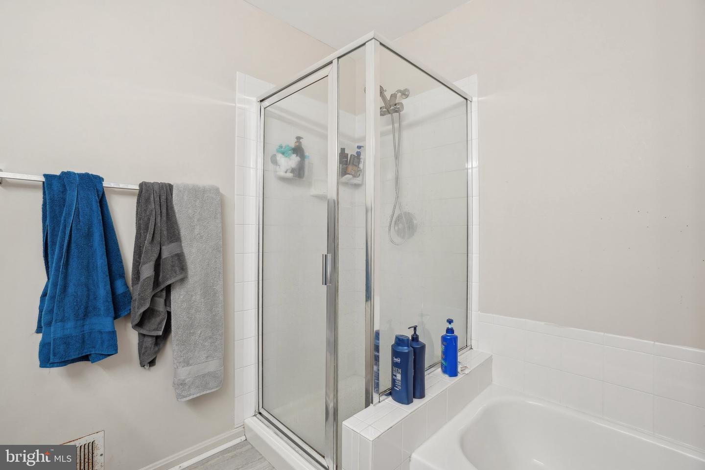 6002 HONNICUT DR, CENTREVILLE, Virginia 20121, 4 Bedrooms Bedrooms, ,3 BathroomsBathrooms,Residential,For sale,6002 HONNICUT DR,VAFX2244702 MLS # VAFX2244702