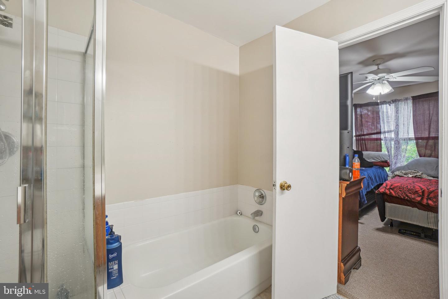 6002 HONNICUT DR, CENTREVILLE, Virginia 20121, 4 Bedrooms Bedrooms, ,3 BathroomsBathrooms,Residential,For sale,6002 HONNICUT DR,VAFX2244702 MLS # VAFX2244702
