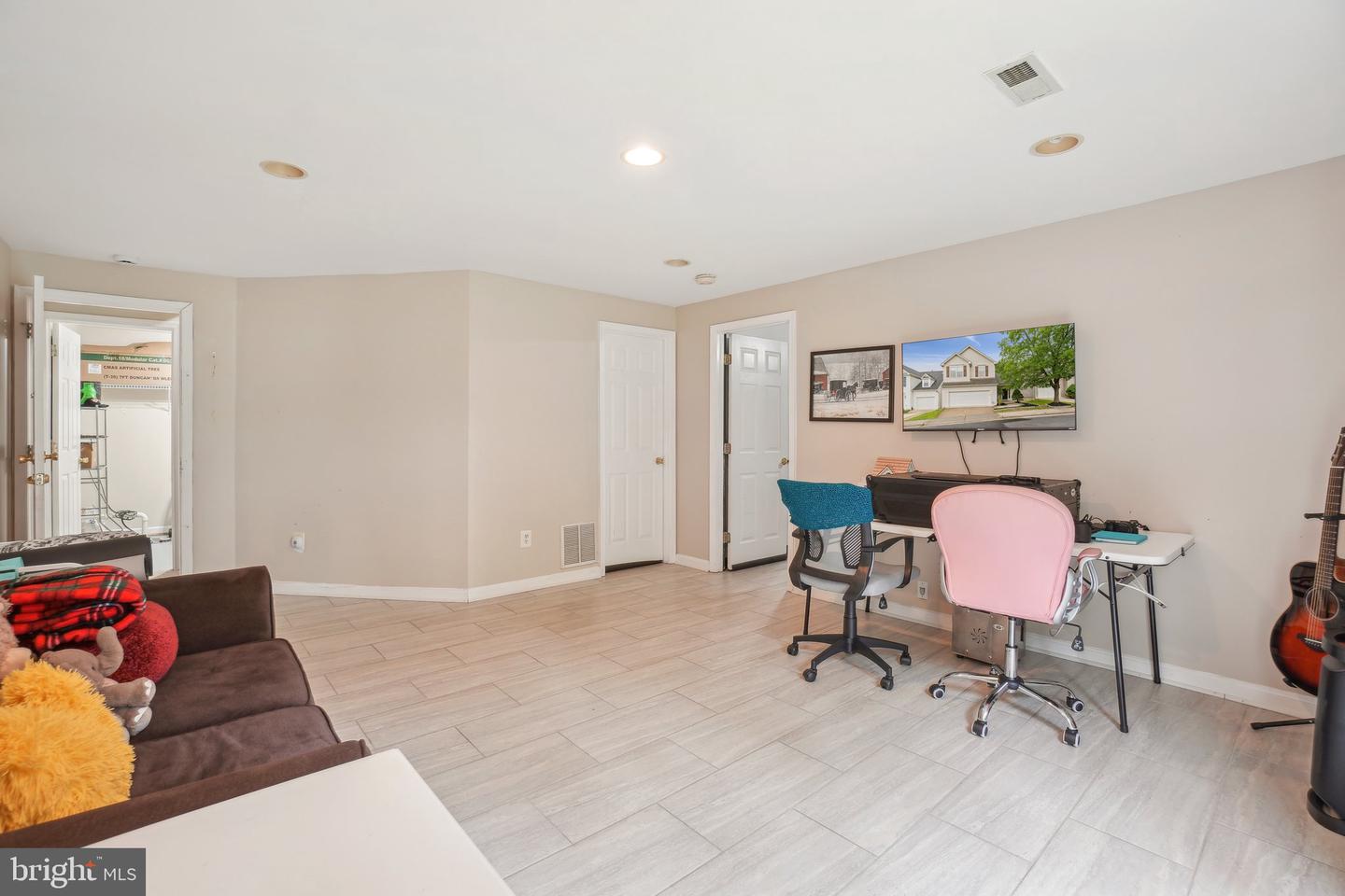6002 HONNICUT DR, CENTREVILLE, Virginia 20121, 4 Bedrooms Bedrooms, ,3 BathroomsBathrooms,Residential,For sale,6002 HONNICUT DR,VAFX2244702 MLS # VAFX2244702