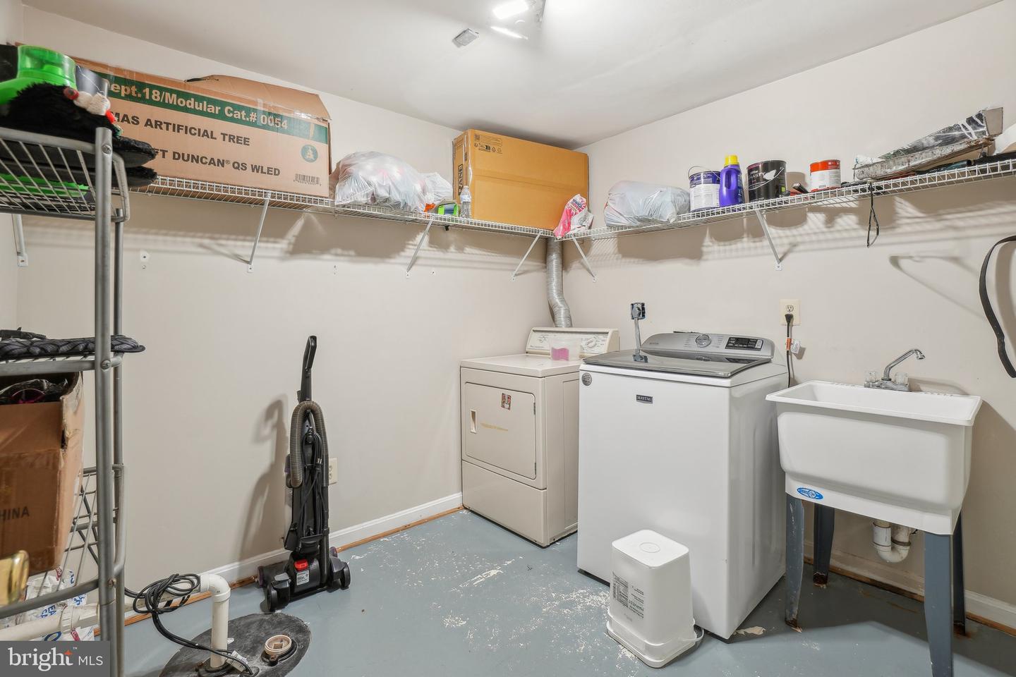 6002 HONNICUT DR, CENTREVILLE, Virginia 20121, 4 Bedrooms Bedrooms, ,3 BathroomsBathrooms,Residential,For sale,6002 HONNICUT DR,VAFX2244702 MLS # VAFX2244702