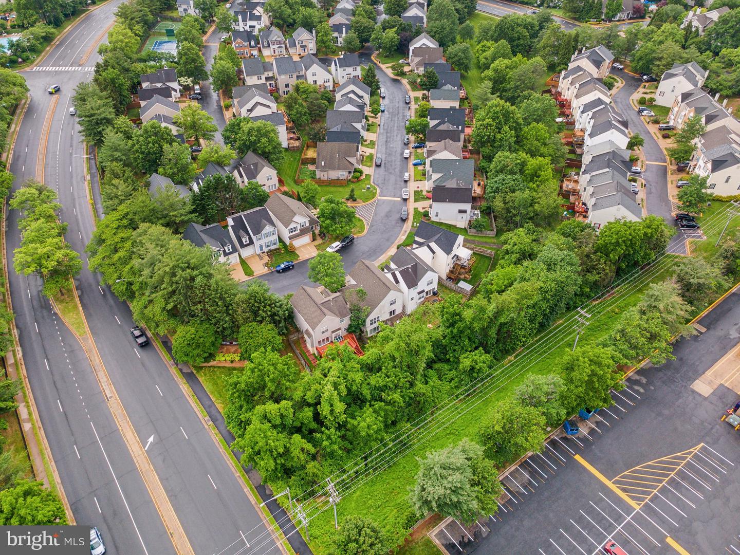 6002 HONNICUT DR, CENTREVILLE, Virginia 20121, 4 Bedrooms Bedrooms, ,3 BathroomsBathrooms,Residential,For sale,6002 HONNICUT DR,VAFX2244702 MLS # VAFX2244702