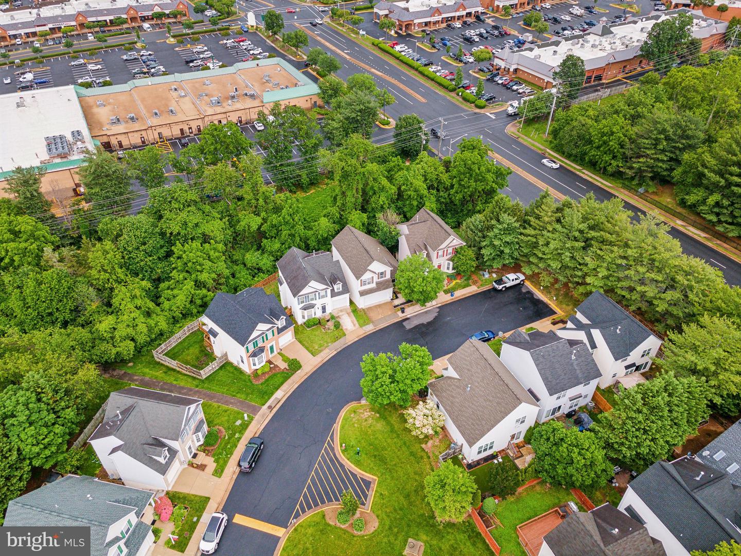 6002 HONNICUT DR, CENTREVILLE, Virginia 20121, 4 Bedrooms Bedrooms, ,3 BathroomsBathrooms,Residential,For sale,6002 HONNICUT DR,VAFX2244702 MLS # VAFX2244702