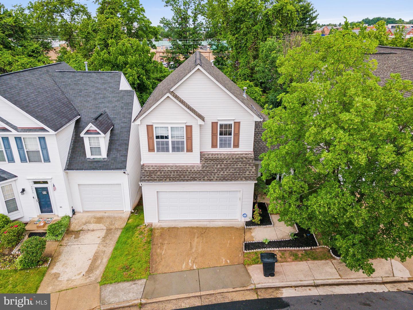 6002 HONNICUT DR, CENTREVILLE, Virginia 20121, 4 Bedrooms Bedrooms, ,3 BathroomsBathrooms,Residential,For sale,6002 HONNICUT DR,VAFX2244702 MLS # VAFX2244702