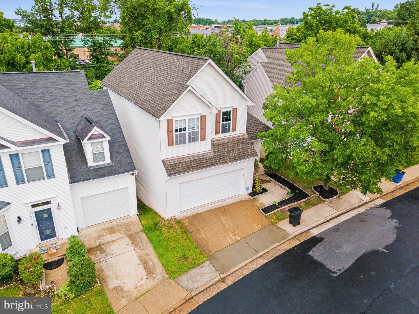 6002 HONNICUT DR, CENTREVILLE, Virginia 20121, 4 Bedrooms Bedrooms, ,3 BathroomsBathrooms,Residential,For sale,6002 HONNICUT DR,VAFX2244702 MLS # VAFX2244702
