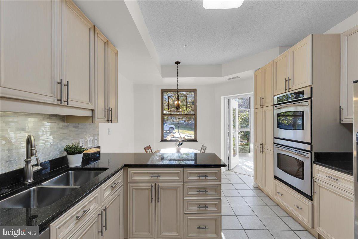 19400 LANSDOWNE WOODS BLVD #110, LEESBURG, Virginia 20176, 2 Bedrooms Bedrooms, ,2 BathroomsBathrooms,Residential,For sale,19400 LANSDOWNE WOODS BLVD #110,VALO2098550 MLS # VALO2098550