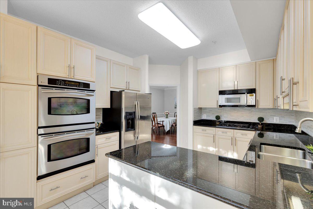 19400 LANSDOWNE WOODS BLVD #110, LEESBURG, Virginia 20176, 2 Bedrooms Bedrooms, ,2 BathroomsBathrooms,Residential,For sale,19400 LANSDOWNE WOODS BLVD #110,VALO2098550 MLS # VALO2098550