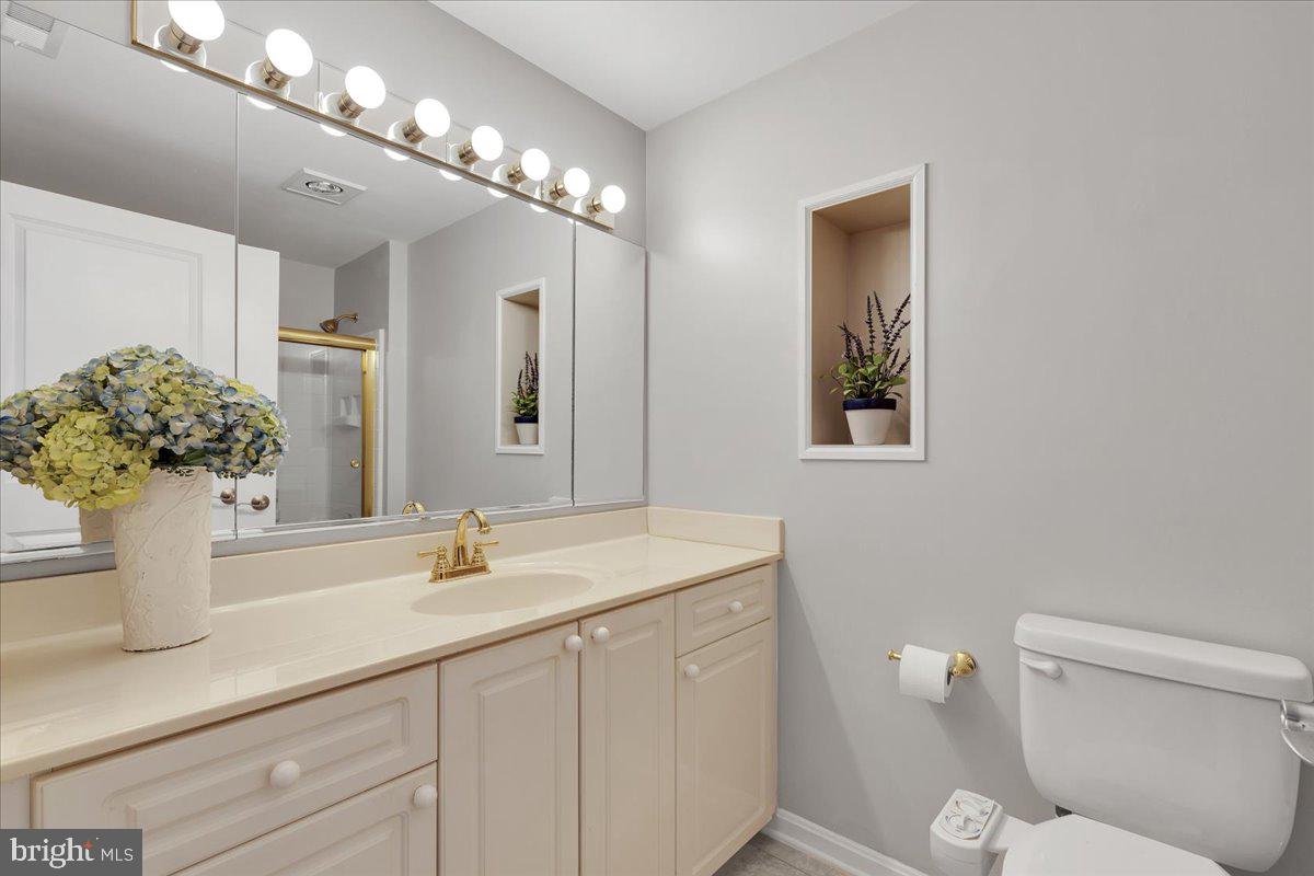 19400 LANSDOWNE WOODS BLVD #110, LEESBURG, Virginia 20176, 2 Bedrooms Bedrooms, ,2 BathroomsBathrooms,Residential,For sale,19400 LANSDOWNE WOODS BLVD #110,VALO2098550 MLS # VALO2098550