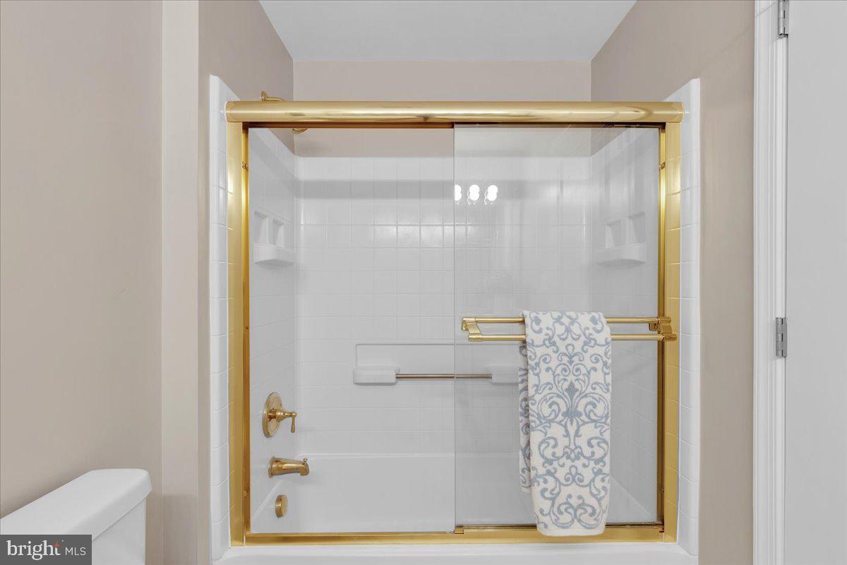 19400 LANSDOWNE WOODS BLVD #110, LEESBURG, Virginia 20176, 2 Bedrooms Bedrooms, ,2 BathroomsBathrooms,Residential,For sale,19400 LANSDOWNE WOODS BLVD #110,VALO2098550 MLS # VALO2098550