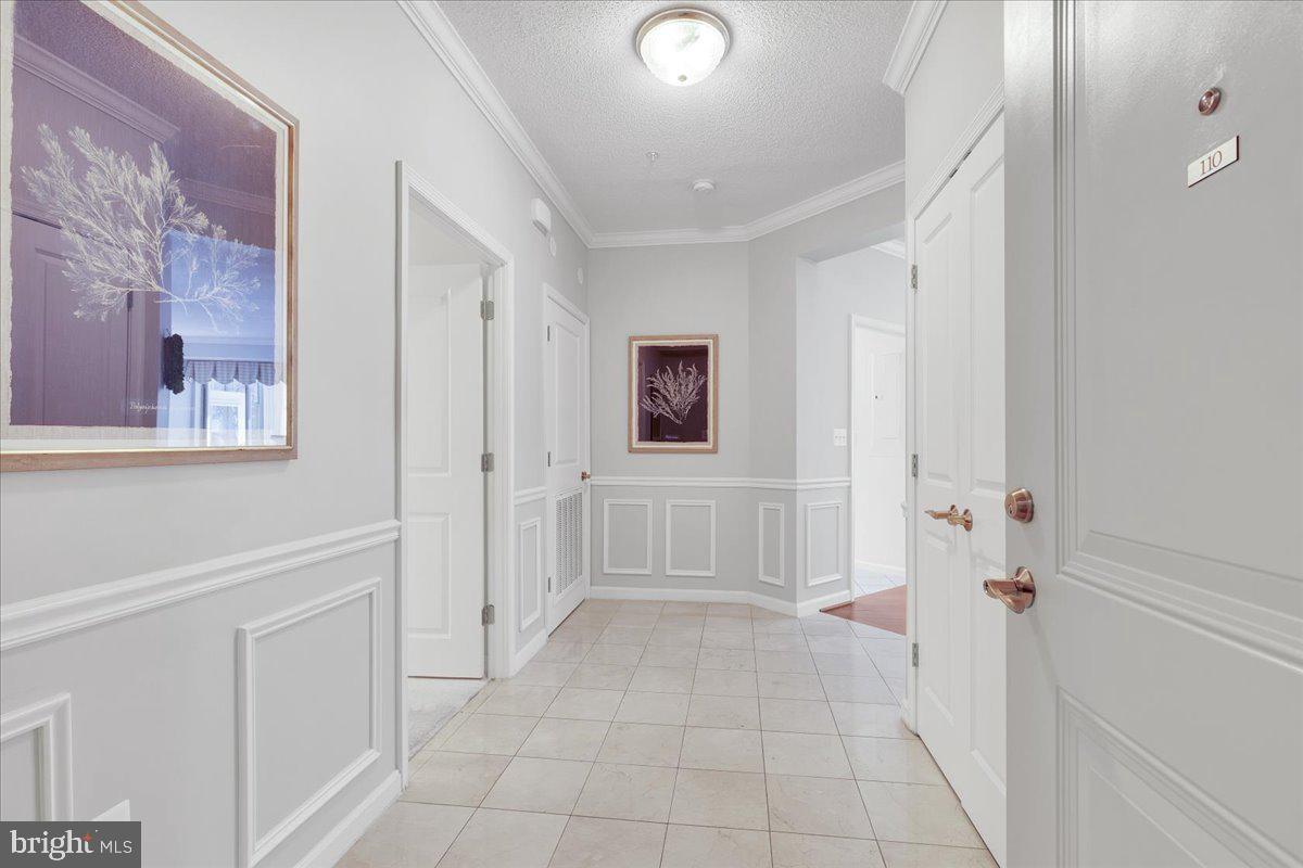 19400 LANSDOWNE WOODS BLVD #110, LEESBURG, Virginia 20176, 2 Bedrooms Bedrooms, ,2 BathroomsBathrooms,Residential,For sale,19400 LANSDOWNE WOODS BLVD #110,VALO2098550 MLS # VALO2098550