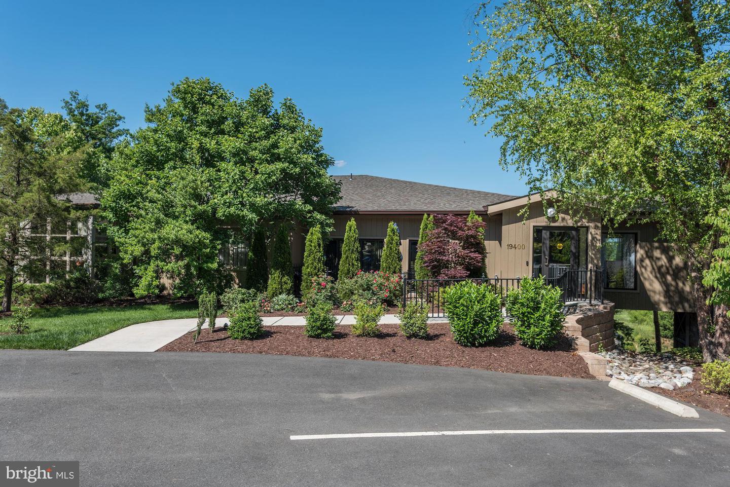 19400 LANSDOWNE WOODS BLVD #110, LEESBURG, Virginia 20176, 2 Bedrooms Bedrooms, ,2 BathroomsBathrooms,Residential,For sale,19400 LANSDOWNE WOODS BLVD #110,VALO2098550 MLS # VALO2098550