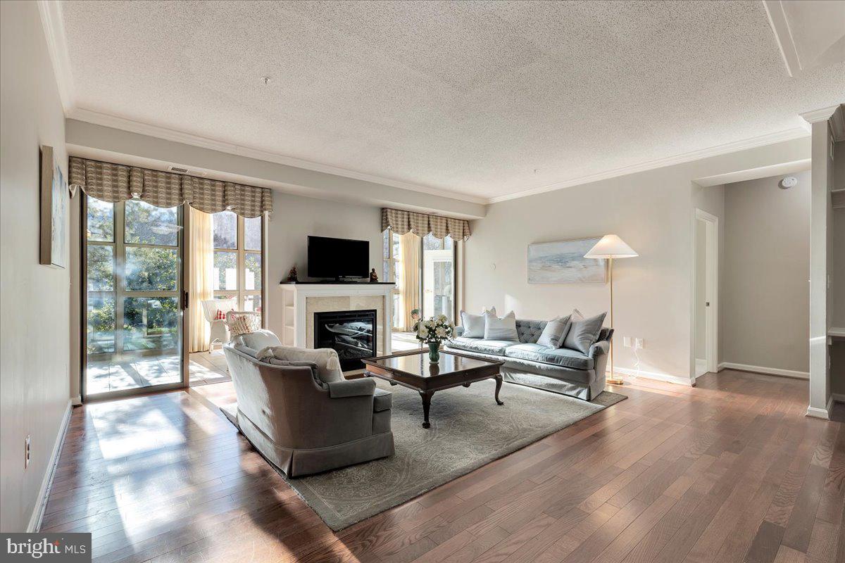19400 LANSDOWNE WOODS BLVD #110, LEESBURG, Virginia 20176, 2 Bedrooms Bedrooms, ,2 BathroomsBathrooms,Residential,For sale,19400 LANSDOWNE WOODS BLVD #110,VALO2098550 MLS # VALO2098550