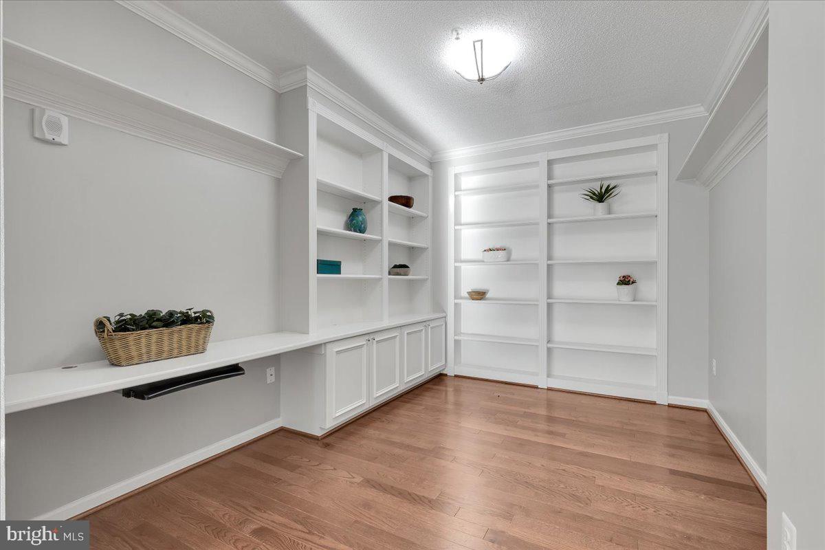 19400 LANSDOWNE WOODS BLVD #110, LEESBURG, Virginia 20176, 2 Bedrooms Bedrooms, ,2 BathroomsBathrooms,Residential,For sale,19400 LANSDOWNE WOODS BLVD #110,VALO2098550 MLS # VALO2098550