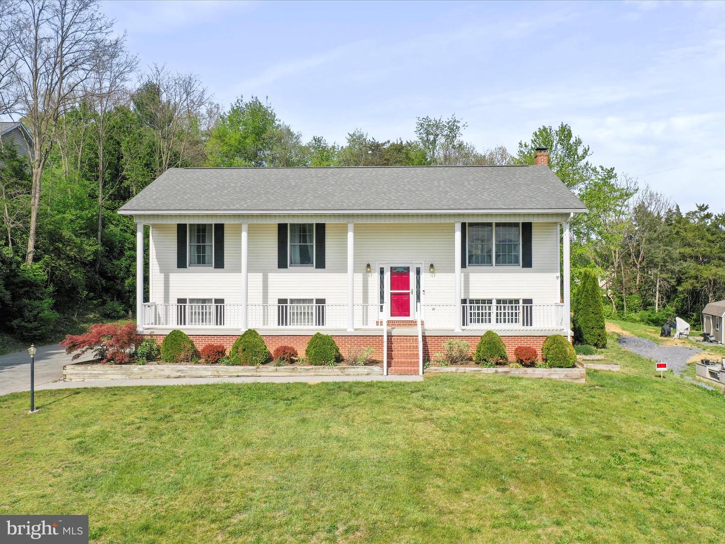 1204 S FORK DR, FRONT ROYAL, Virginia 22630, 4 Bedrooms Bedrooms, ,2 BathroomsBathrooms,Residential,For sale,1204 S FORK DR,VAWR2011354 MLS # VAWR2011354