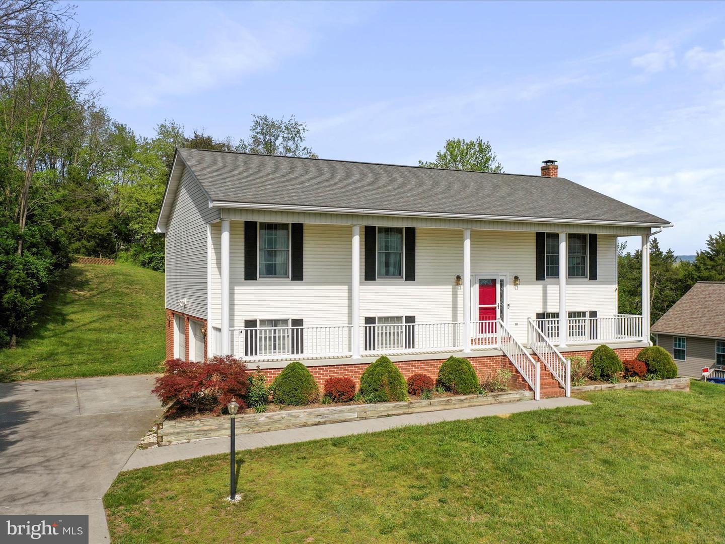 1204 S FORK DR, FRONT ROYAL, Virginia 22630, 4 Bedrooms Bedrooms, ,2 BathroomsBathrooms,Residential,For sale,1204 S FORK DR,VAWR2011354 MLS # VAWR2011354
