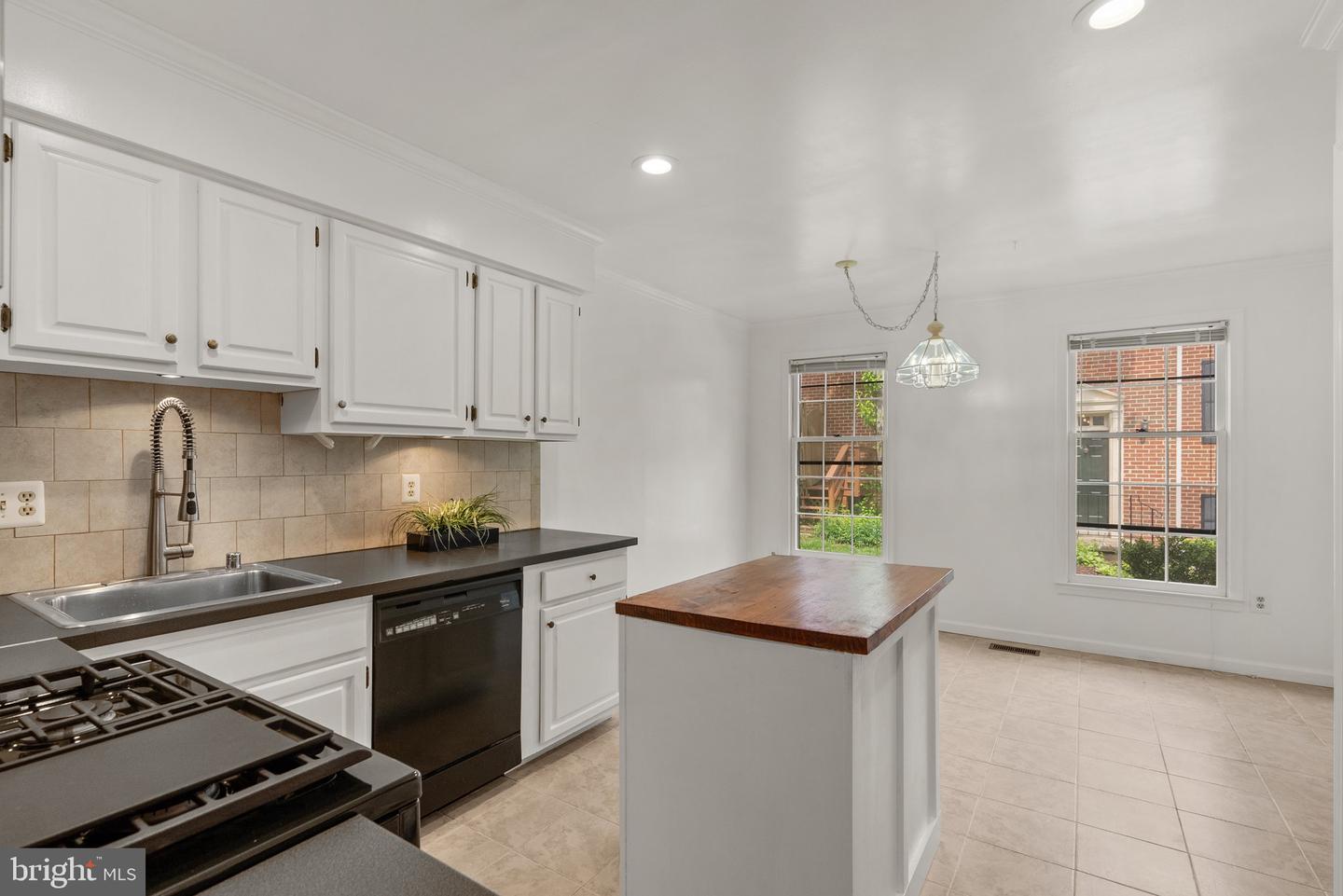 4849 CARRIAGEPARK RD, FAIRFAX, Virginia 22032, 4 Bedrooms Bedrooms, ,3 BathroomsBathrooms,Residential,For sale,4849 CARRIAGEPARK RD,VAFX2244900 MLS # VAFX2244900