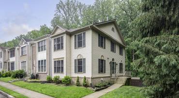7200 BURTON HILL CT, SPRINGFIELD, Virginia 22152, 3 Bedrooms Bedrooms, ,3 BathroomsBathrooms,Residential,For sale,7200 BURTON HILL CT,VAFX2232348 MLS # VAFX2232348