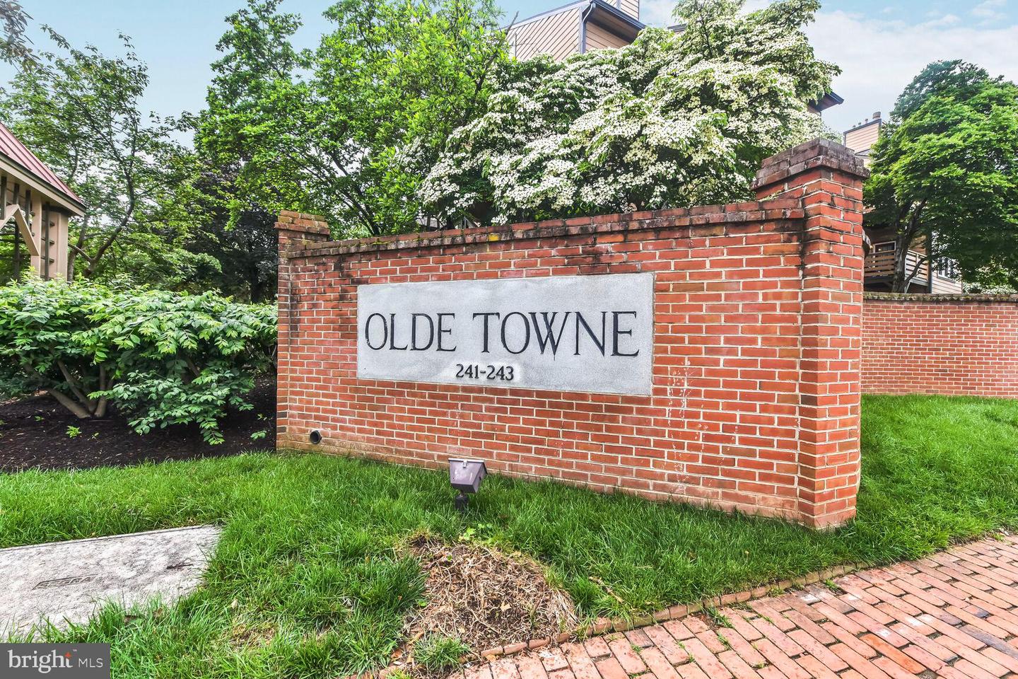 243 LOUDOUN ST SW #F, LEESBURG, Virginia 20175, 2 Bedrooms Bedrooms, ,1 BathroomBathrooms,Residential,For sale,243 LOUDOUN ST SW #F,VALO2096578 MLS # VALO2096578