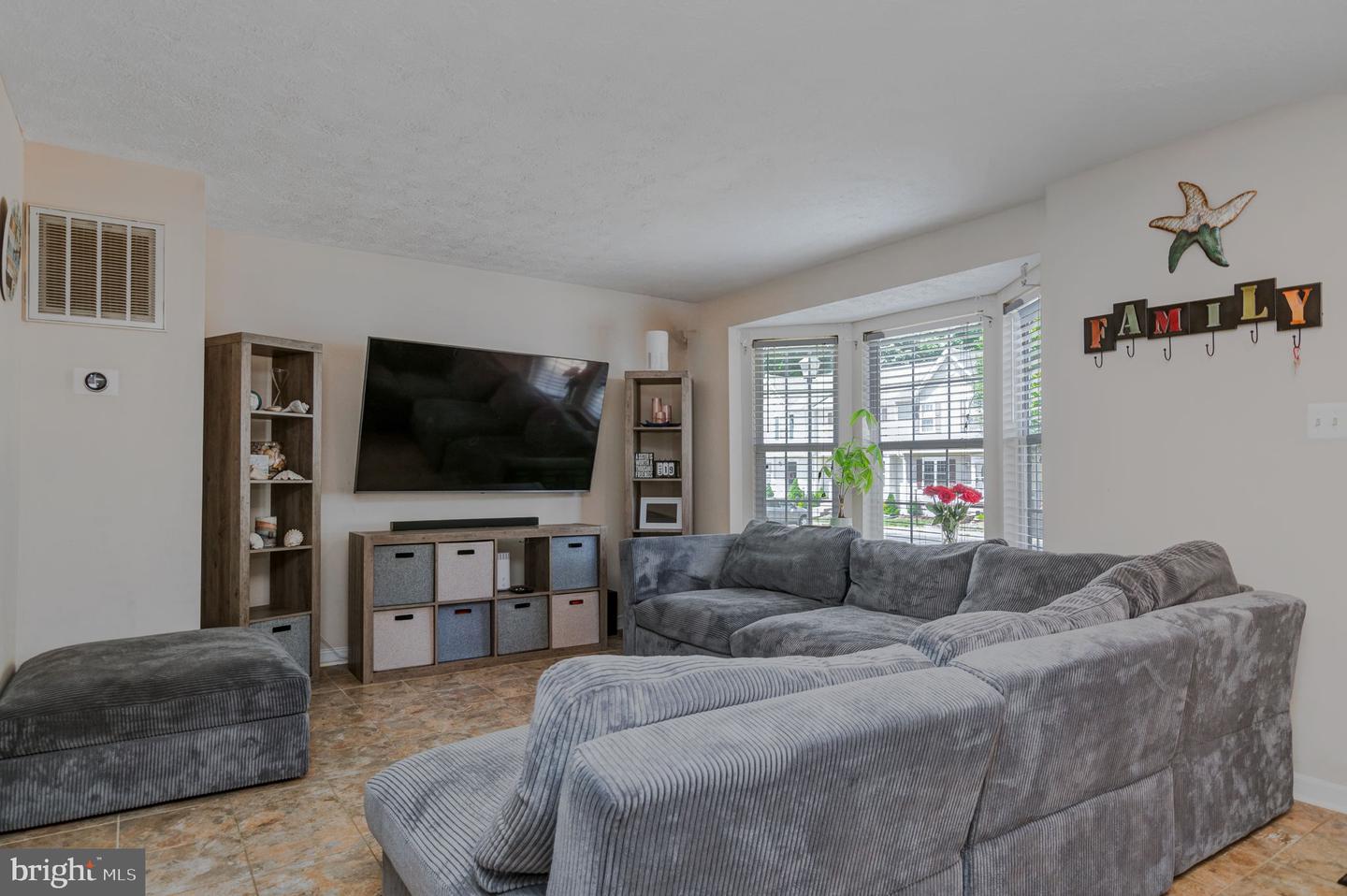 1211 KINGS CREST DR, STAFFORD, Virginia 22554, 4 Bedrooms Bedrooms, 8 Rooms Rooms,2 BathroomsBathrooms,Residential,For sale,1211 KINGS CREST DR,VAST2039054 MLS # VAST2039054
