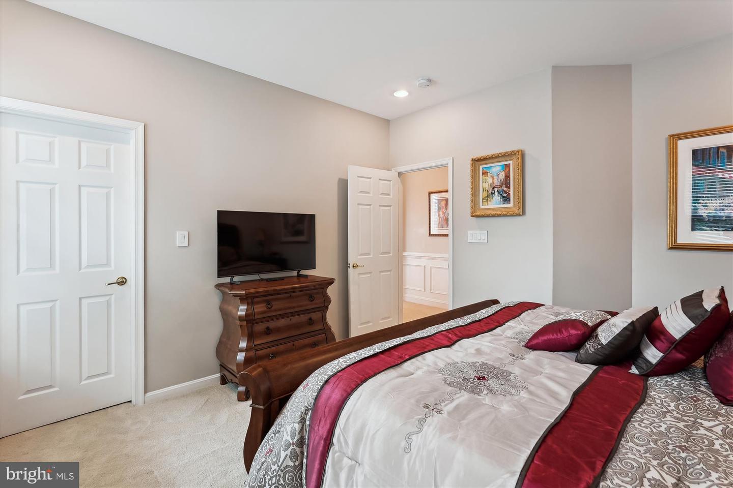 47666 PAULSEN SQ, POTOMAC FALLS, Virginia 20165, 3 Bedrooms Bedrooms, ,3 BathroomsBathrooms,Residential,For sale,47666 PAULSEN SQ,VALO2097898 MLS # VALO2097898