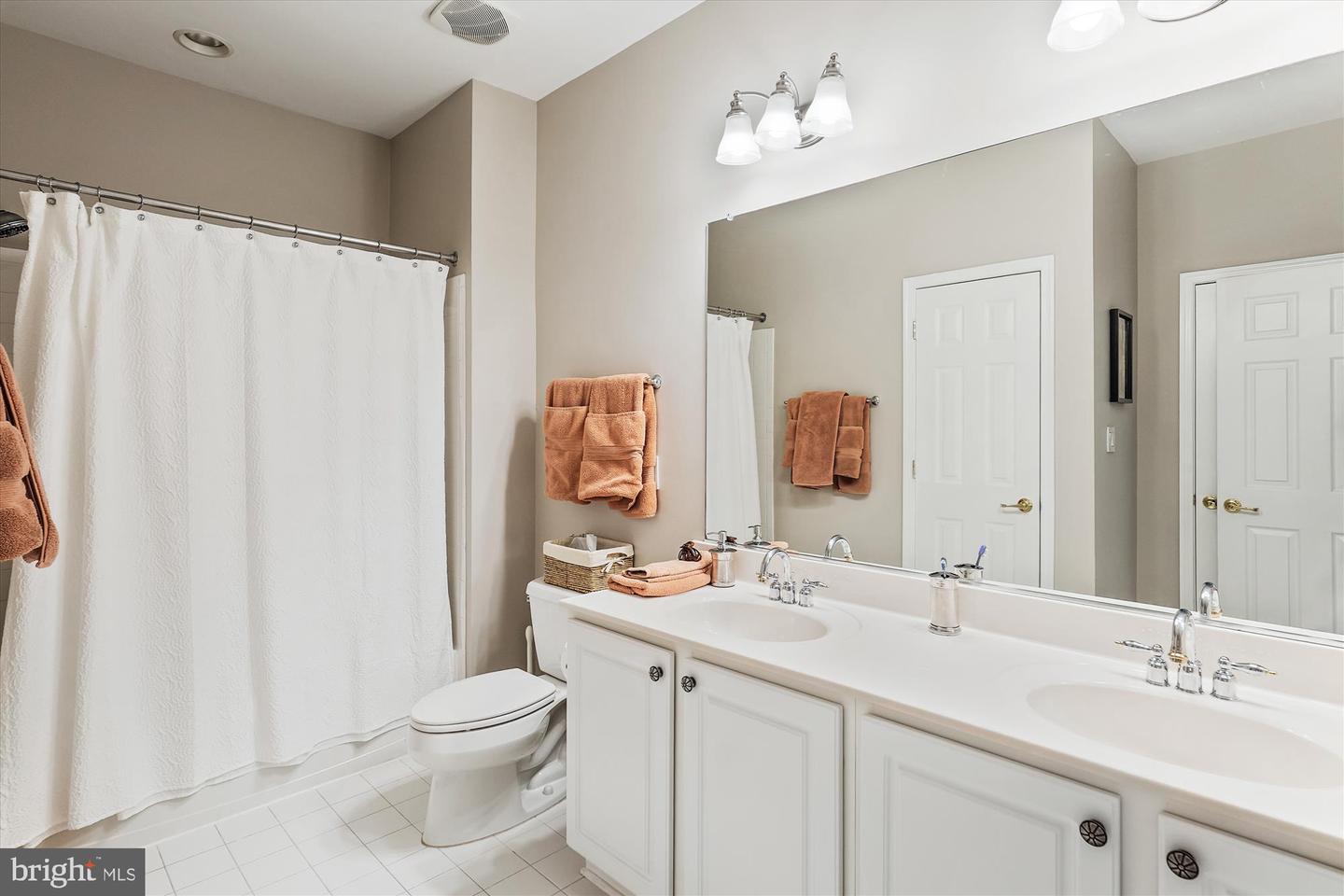 47666 PAULSEN SQ, POTOMAC FALLS, Virginia 20165, 3 Bedrooms Bedrooms, ,3 BathroomsBathrooms,Residential,For sale,47666 PAULSEN SQ,VALO2097898 MLS # VALO2097898