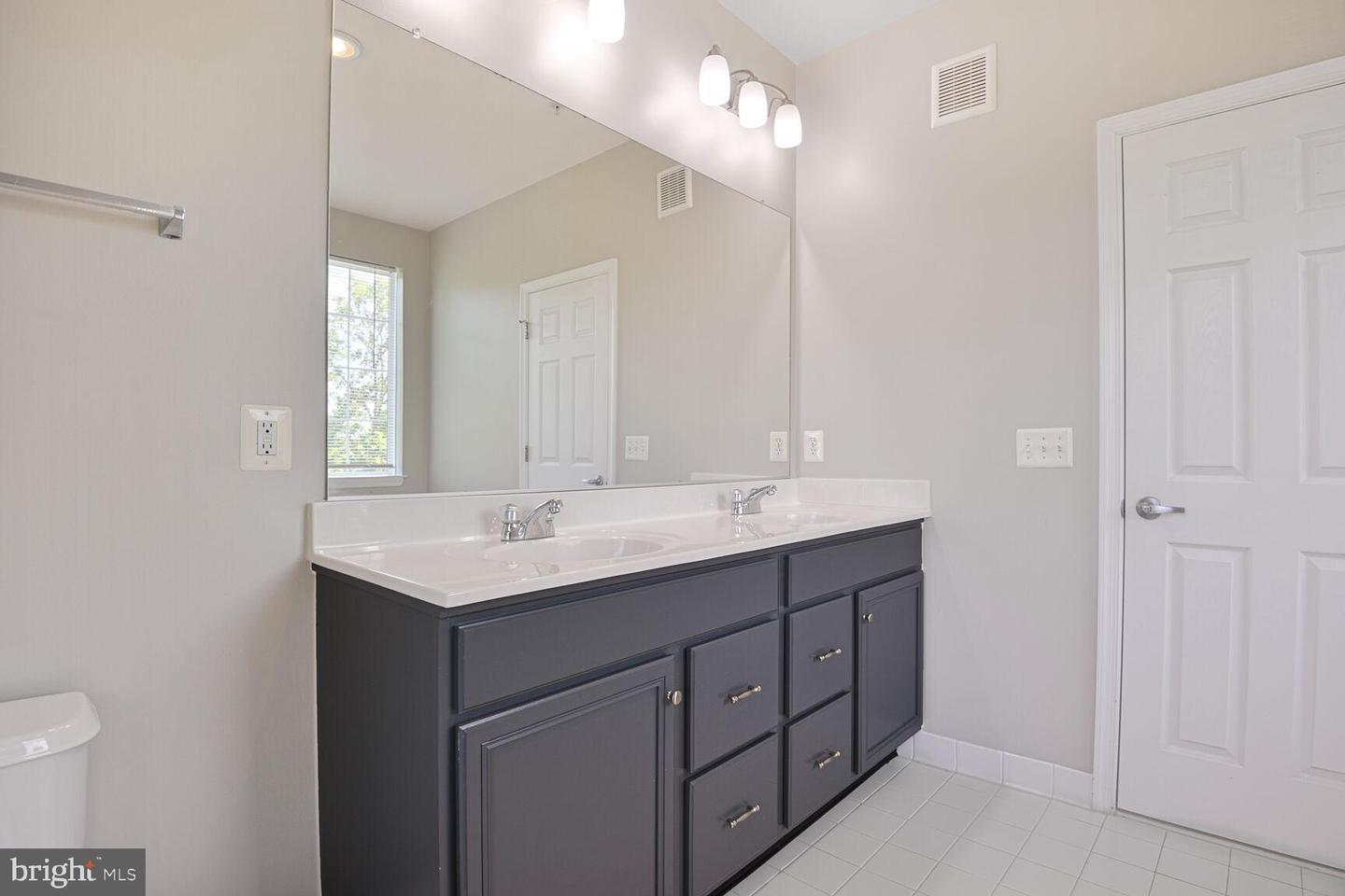43415 MADISON RENEE TER #120, ASHBURN, Virginia 20147, 2 Bedrooms Bedrooms, ,2 BathroomsBathrooms,Residential,For sale,43415 MADISON RENEE TER #120,VALO2097970 MLS # VALO2097970