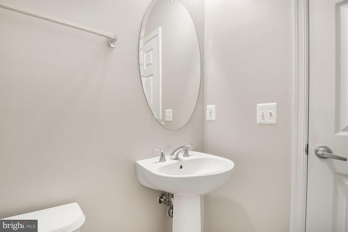 43415 MADISON RENEE TER #120, ASHBURN, Virginia 20147, 2 Bedrooms Bedrooms, ,2 BathroomsBathrooms,Residential,For sale,43415 MADISON RENEE TER #120,VALO2097970 MLS # VALO2097970