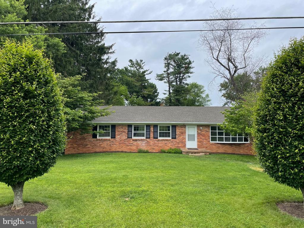 112 BLUE RIDGE ST, WARRENTON, Virginia 20186, 6 Bedrooms Bedrooms, ,3 BathroomsBathrooms,Residential,112 BLUE RIDGE ST,VAFQ2016814 MLS # VAFQ2016814