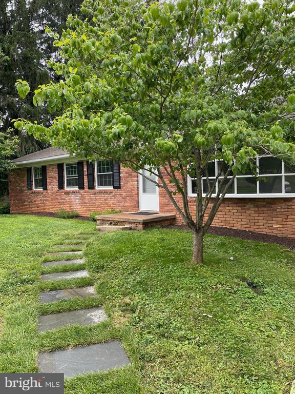 112 BLUE RIDGE ST, WARRENTON, Virginia 20186, 6 Bedrooms Bedrooms, ,3 BathroomsBathrooms,Residential,112 BLUE RIDGE ST,VAFQ2016814 MLS # VAFQ2016814