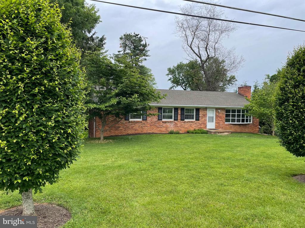 112 BLUE RIDGE ST, WARRENTON, Virginia 20186, 6 Bedrooms Bedrooms, ,3 BathroomsBathrooms,Residential,112 BLUE RIDGE ST,VAFQ2016814 MLS # VAFQ2016814
