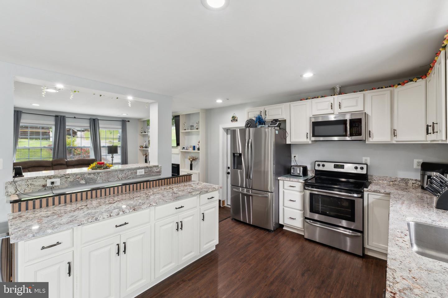 8412 IMPALLA DR, MANASSAS, Virginia 20110, 4 Bedrooms Bedrooms, ,5 BathroomsBathrooms,Residential,For sale,8412 IMPALLA DR,VAPW2091770 MLS # VAPW2091770