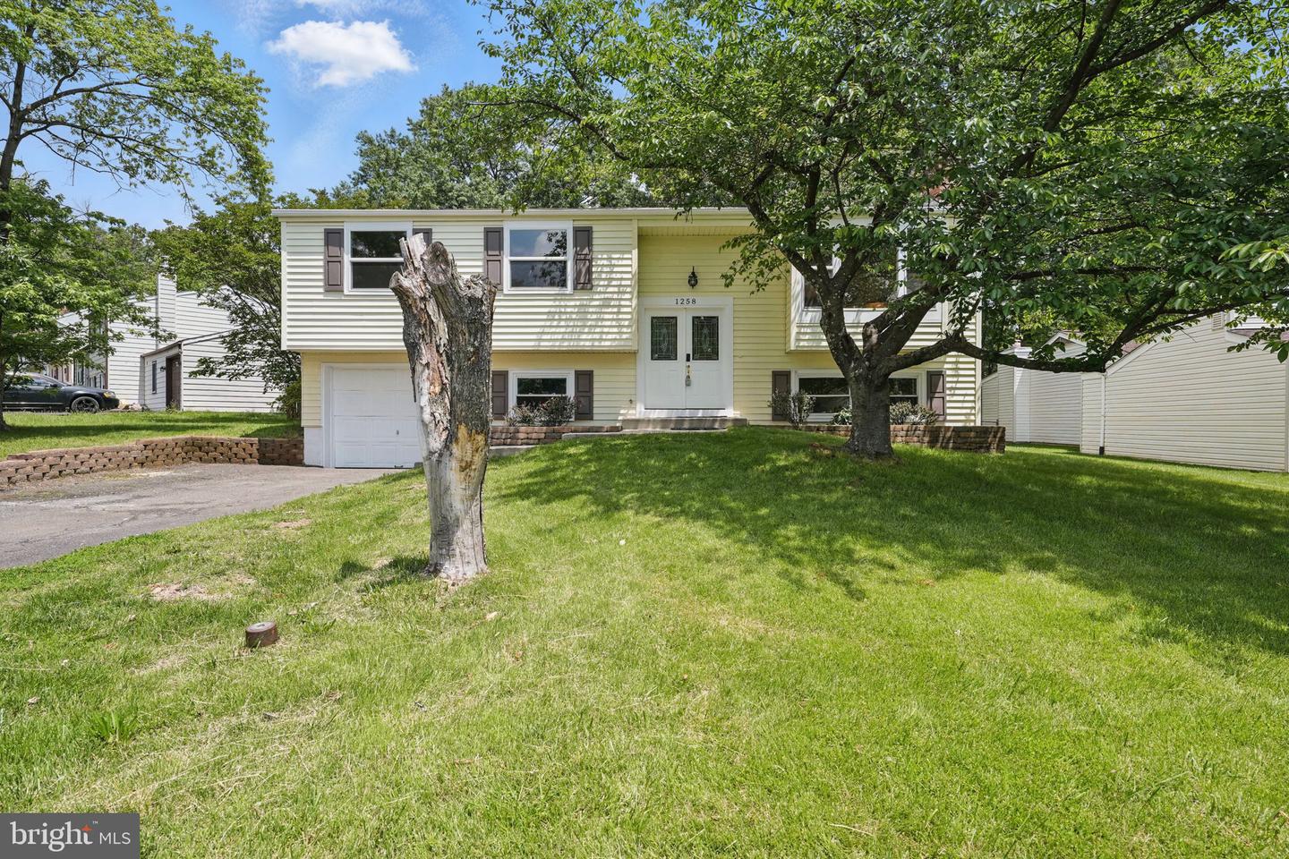 1258 MAGNOLIA, HERNDON, Virginia 20170, 4 Bedrooms Bedrooms, ,3 BathroomsBathrooms,Residential,For sale,1258 MAGNOLIA,VAFX2235078 MLS # VAFX2235078