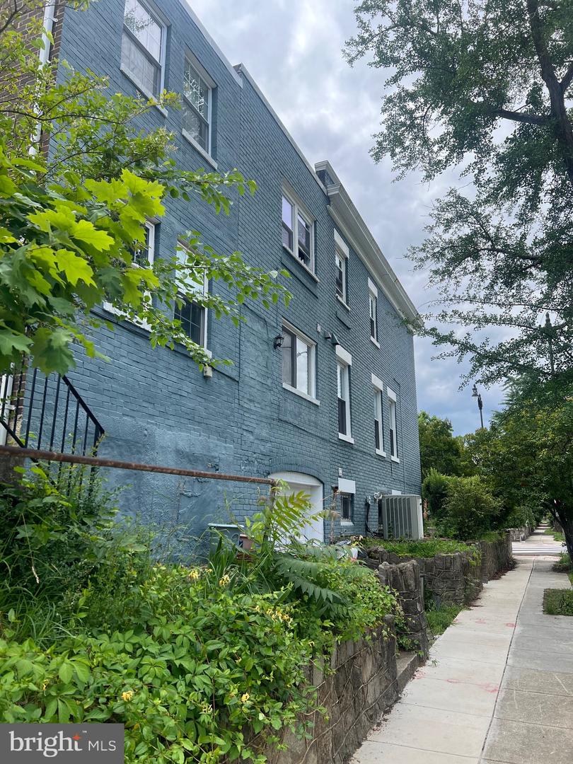 1418 C ST NE, WASHINGTON, District Of Columbia 20002, 4 Bedrooms Bedrooms, ,4 BathroomsBathrooms,Residential,For sale,1418 C ST NE,DCDC2199126 MLS # DCDC2199126