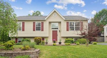 119 HILL VALLEY DR, WINCHESTER, Virginia 22602, 4 Bedrooms Bedrooms, ,3 BathroomsBathrooms,Residential,For sale,119 HILL VALLEY DR,VAFV2034118 MLS # VAFV2034118