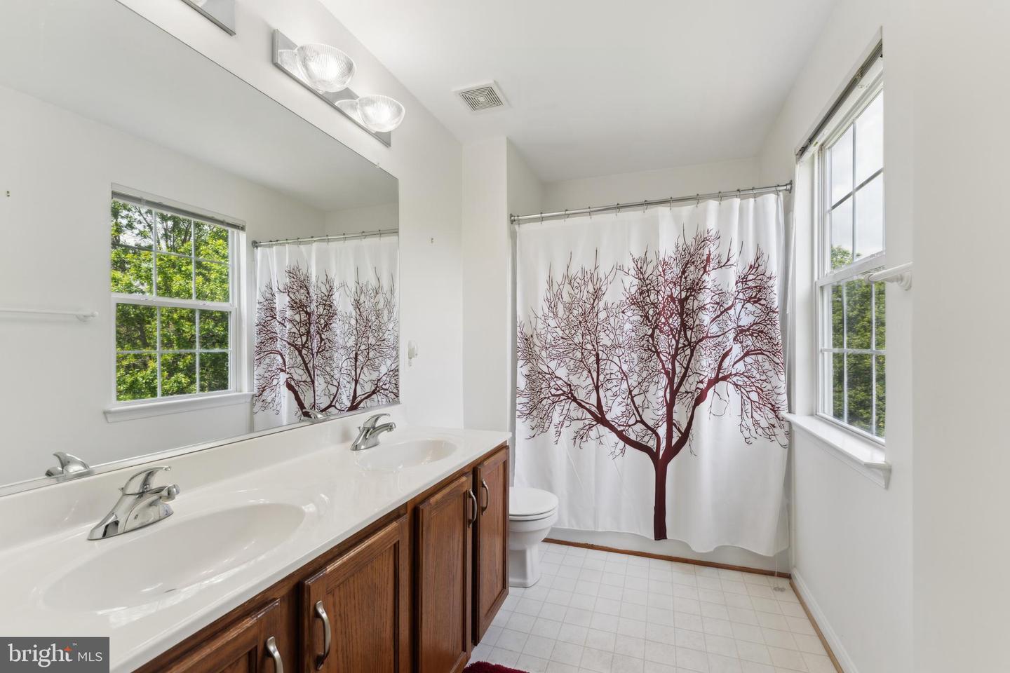 35934 NEWBERRY CROSSING PL, ROUND HILL, Virginia 20141, 4 Bedrooms Bedrooms, ,2 BathroomsBathrooms,Residential,For sale,35934 NEWBERRY CROSSING PL,VALO2096346 MLS # VALO2096346