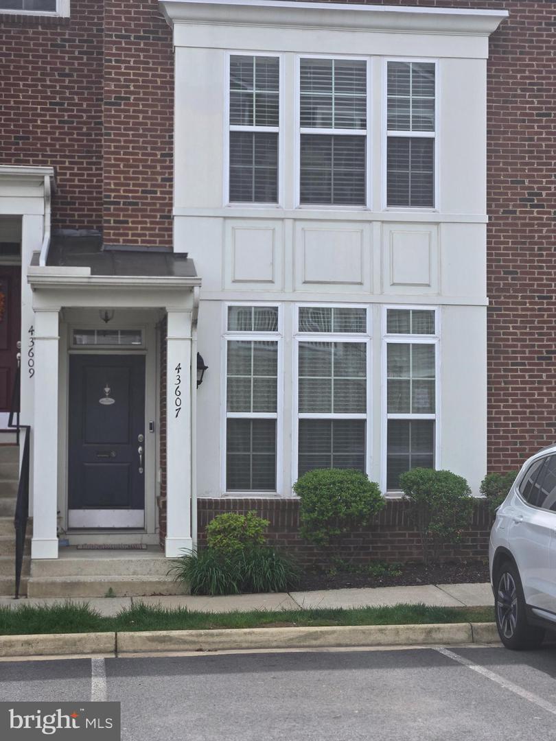 43607 HELMSDALE TER, CHANTILLY, Virginia 20152, 3 Bedrooms Bedrooms, ,2 BathroomsBathrooms,Residential,For sale,43607 HELMSDALE TER,VALO2096660 MLS # VALO2096660