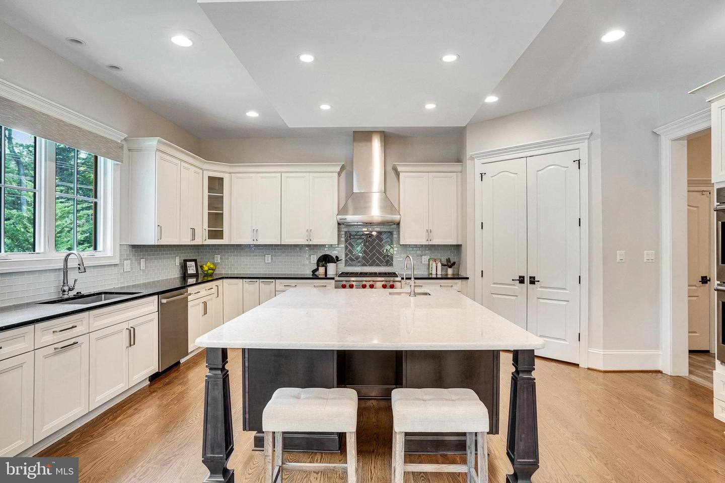 920 NINOVAN RD SE, VIENNA, Virginia 22180, 5 Bedrooms Bedrooms, ,5 BathroomsBathrooms,Residential,For sale,920 NINOVAN RD SE,VAFX2241888 MLS # VAFX2241888