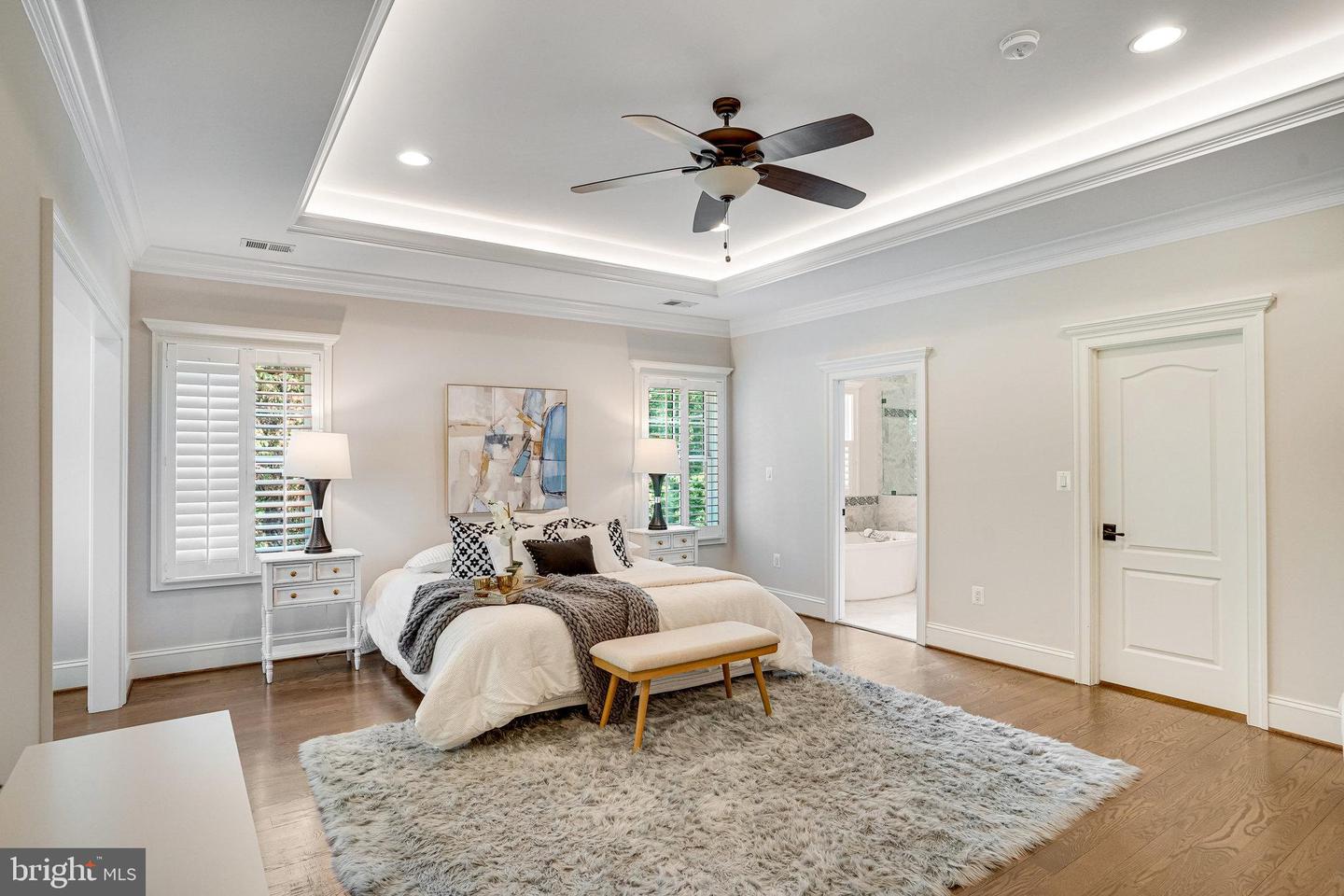 920 NINOVAN RD SE, VIENNA, Virginia 22180, 5 Bedrooms Bedrooms, ,5 BathroomsBathrooms,Residential,For sale,920 NINOVAN RD SE,VAFX2241888 MLS # VAFX2241888