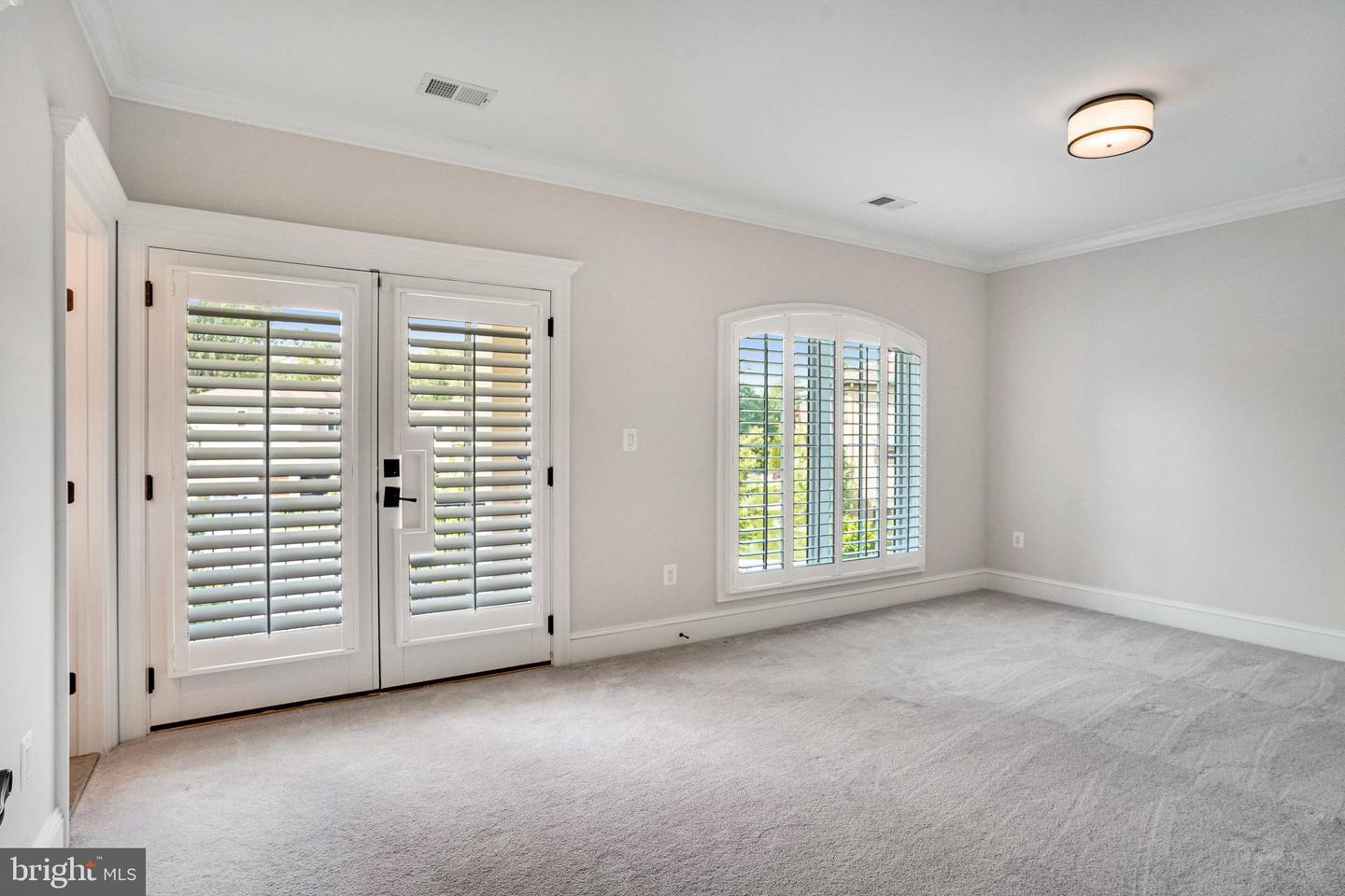 920 NINOVAN RD SE, VIENNA, Virginia 22180, 5 Bedrooms Bedrooms, ,5 BathroomsBathrooms,Residential,For sale,920 NINOVAN RD SE,VAFX2241888 MLS # VAFX2241888