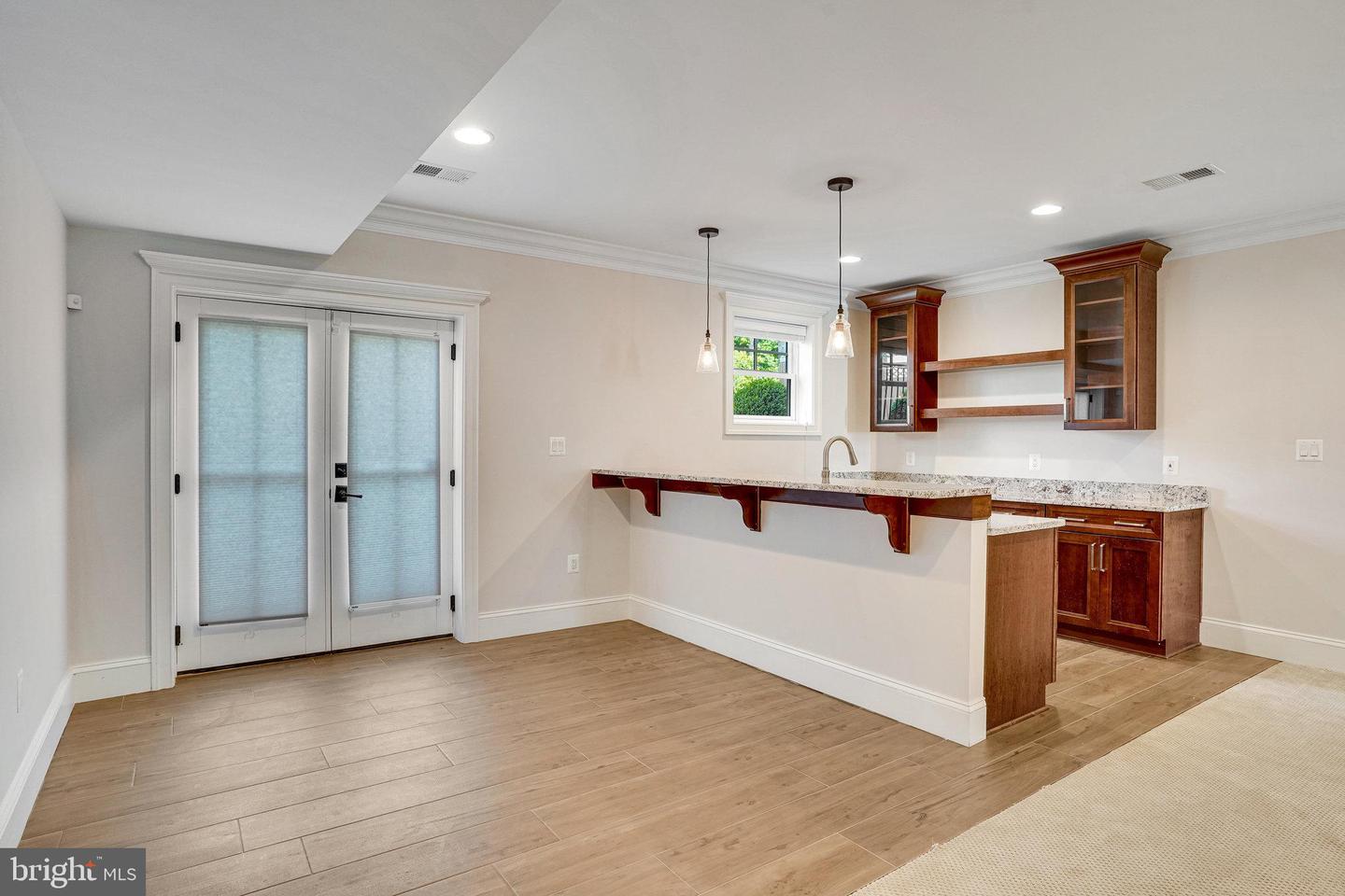 920 NINOVAN RD SE, VIENNA, Virginia 22180, 5 Bedrooms Bedrooms, ,5 BathroomsBathrooms,Residential,For sale,920 NINOVAN RD SE,VAFX2241888 MLS # VAFX2241888