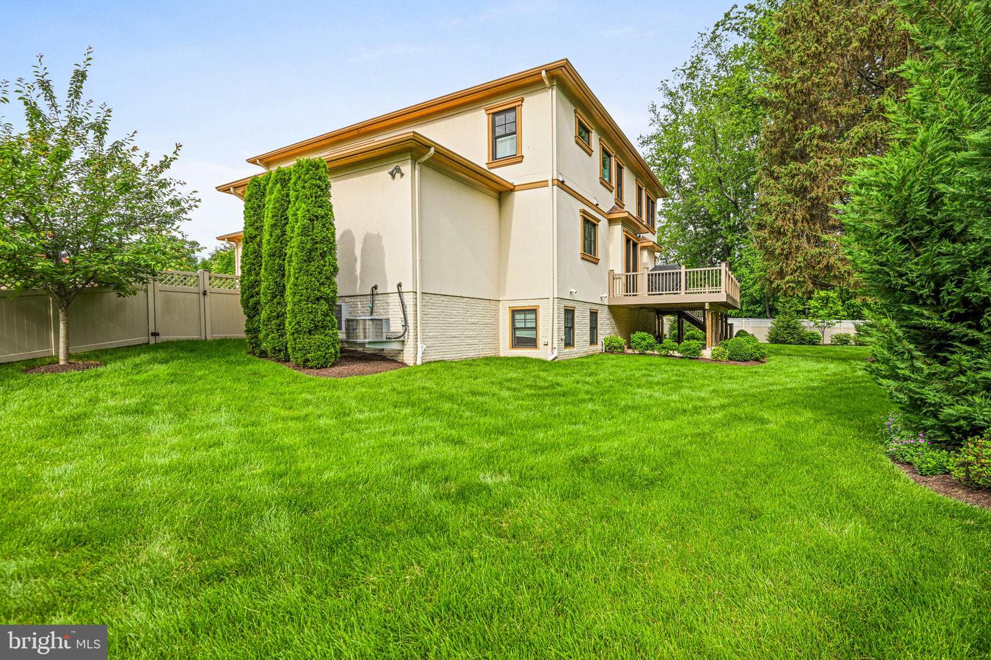 920 NINOVAN RD SE, VIENNA, Virginia 22180, 5 Bedrooms Bedrooms, ,5 BathroomsBathrooms,Residential,For sale,920 NINOVAN RD SE,VAFX2241888 MLS # VAFX2241888