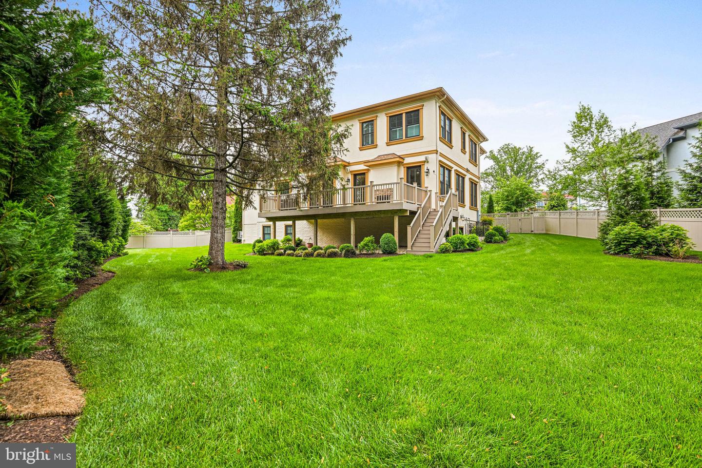 920 NINOVAN RD SE, VIENNA, Virginia 22180, 5 Bedrooms Bedrooms, ,5 BathroomsBathrooms,Residential,For sale,920 NINOVAN RD SE,VAFX2241888 MLS # VAFX2241888