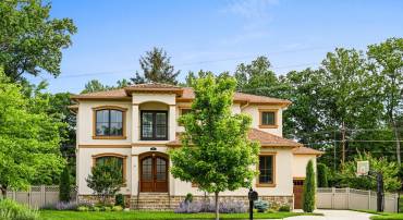 920 NINOVAN RD SE, VIENNA, Virginia 22180, 5 Bedrooms Bedrooms, ,5 BathroomsBathrooms,Residential,For sale,920 NINOVAN RD SE,VAFX2241888 MLS # VAFX2241888