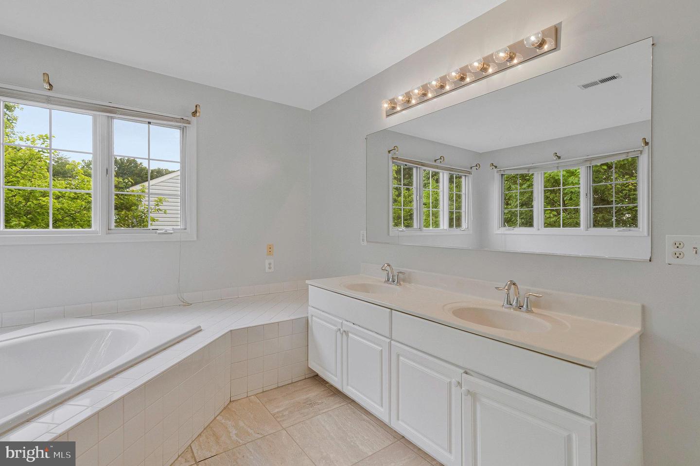 9310 SAFFRON HILL CT, MANASSAS, Virginia 20110, 4 Bedrooms Bedrooms, ,2 BathroomsBathrooms,Residential,For sale,9310 SAFFRON HILL CT,VAMN2008362 MLS # VAMN2008362