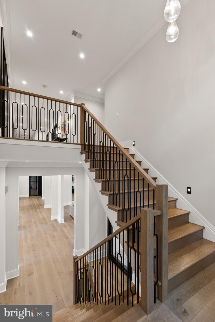 825 WHANN AVE, MCLEAN, Virginia 22101, 6 Bedrooms Bedrooms, ,6 BathroomsBathrooms,Residential,For sale,825 WHANN AVE,VAFX2243734 MLS # VAFX2243734