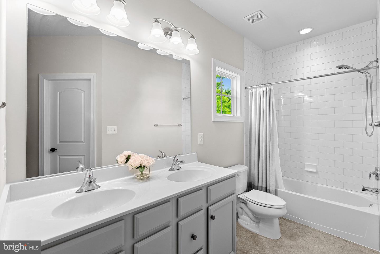 35446 GREYFRIAR DR, ROUND HILL, Virginia 20141, 5 Bedrooms Bedrooms, ,4 BathroomsBathrooms,Residential,For sale,35446 GREYFRIAR DR,VALO2098140 MLS # VALO2098140