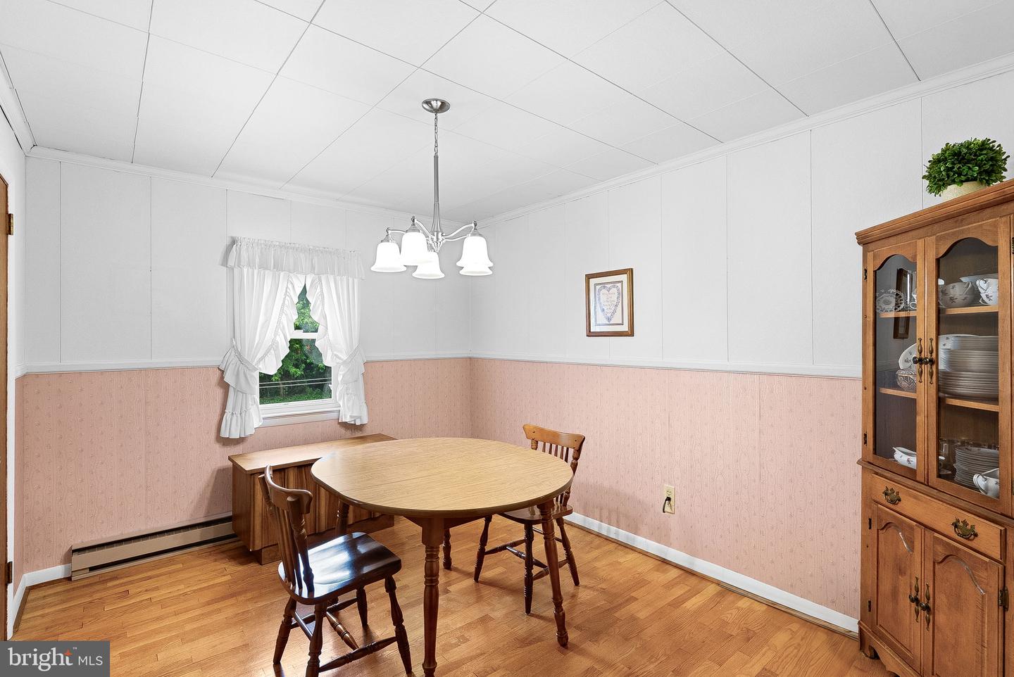 23 W FAIRFAX ST, BERRYVILLE, Virginia 22611, 3 Bedrooms Bedrooms, ,1 BathroomBathrooms,Residential,For sale,23 W FAIRFAX ST,VACL2003796 MLS # VACL2003796