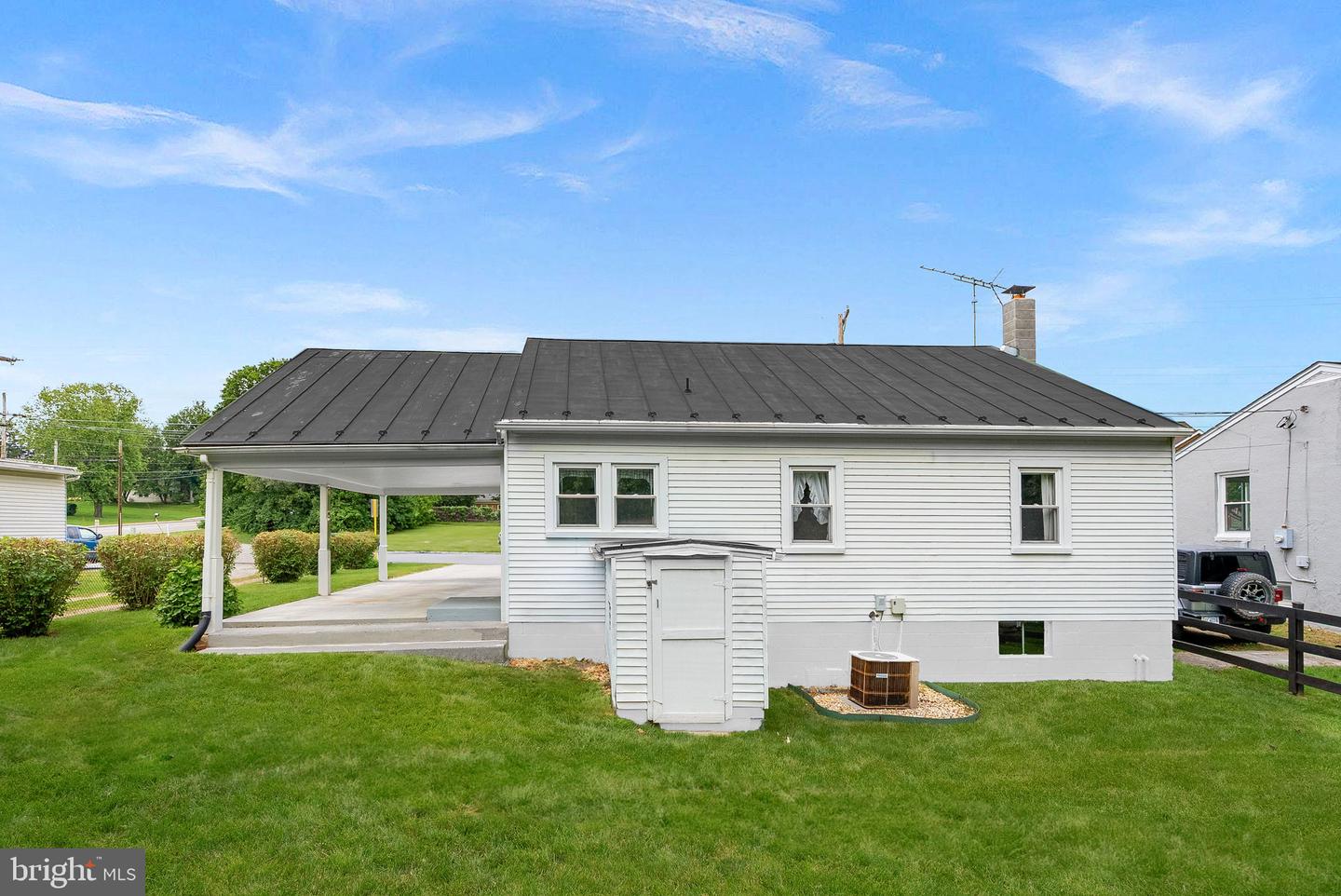 23 W FAIRFAX ST, BERRYVILLE, Virginia 22611, 3 Bedrooms Bedrooms, ,1 BathroomBathrooms,Residential,For sale,23 W FAIRFAX ST,VACL2003796 MLS # VACL2003796